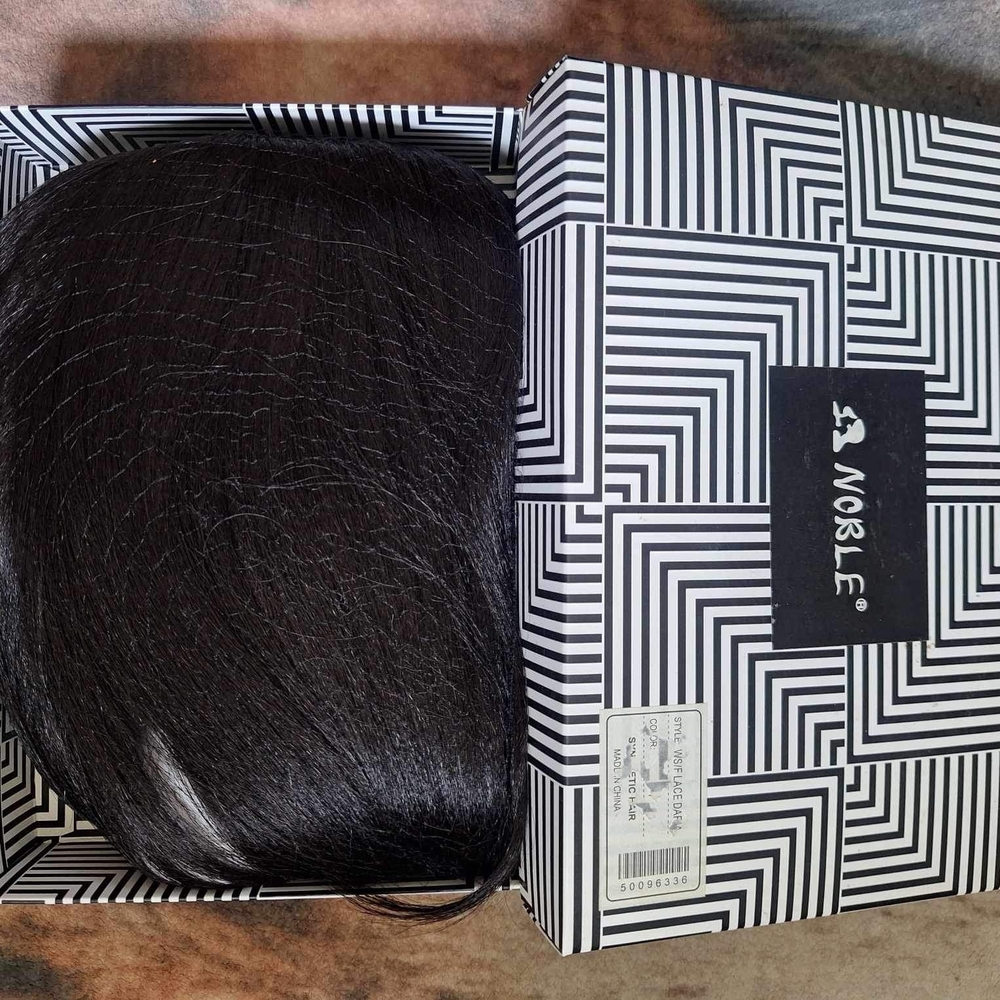 Black Hair Mid-Length Wig